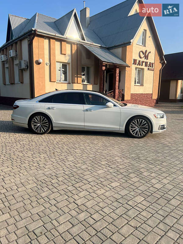 Седан Audi A8 2018 в Львове