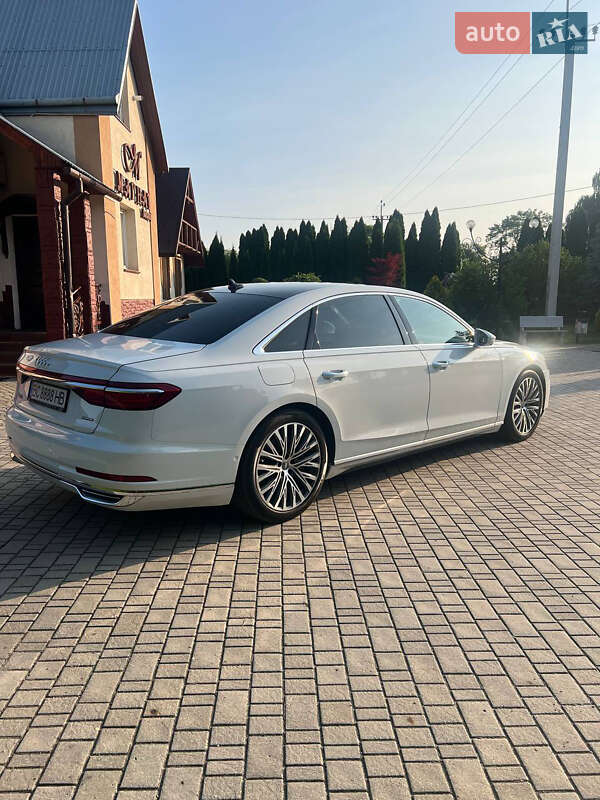 Седан Audi A8 2018 в Львове