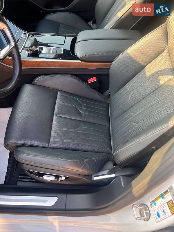 Седан Audi A8 2018 в Львове