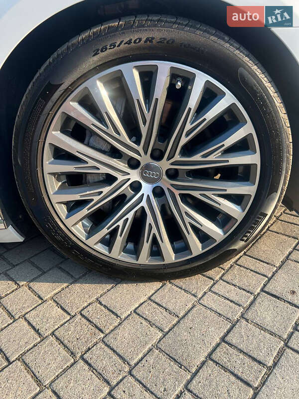 Седан Audi A8 2018 в Львове