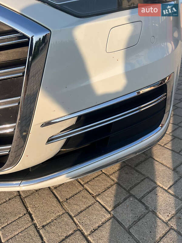 Седан Audi A8 2018 в Львове