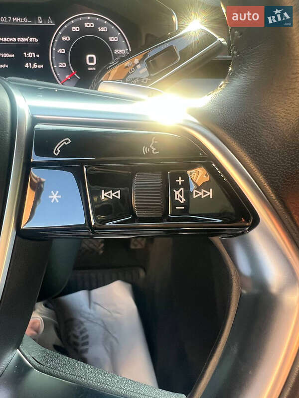 Седан Audi A8 2018 в Львове