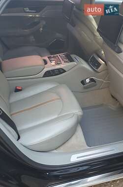 Седан Audi A8 2013 в 