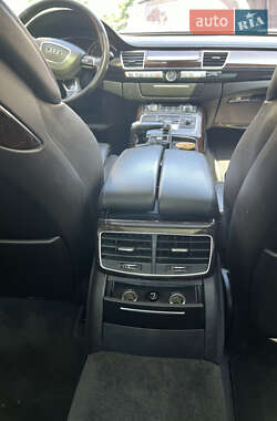 Седан Audi A8 2012 в 