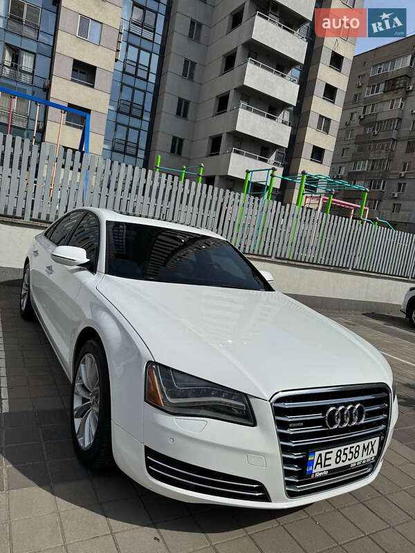 Седан Audi A8 2012 в Дніпрі