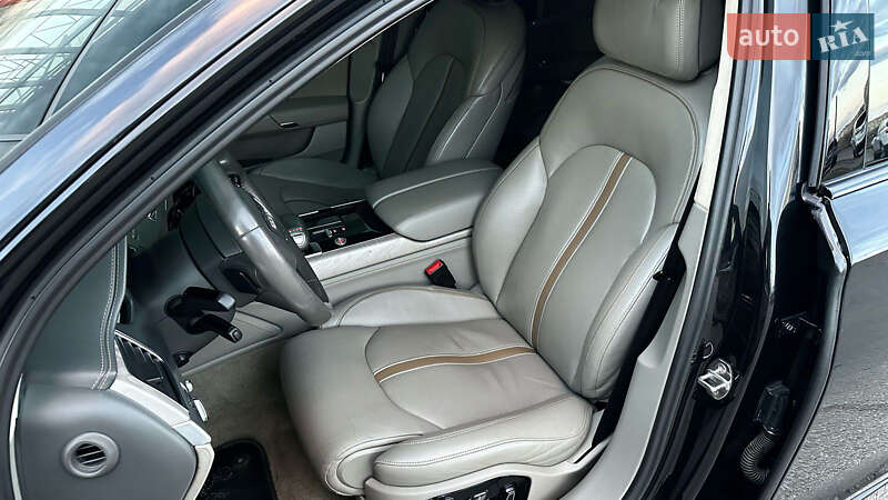 Седан Audi A8 2013 в Запорожье