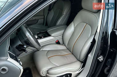 Седан Audi A8 2013 в 