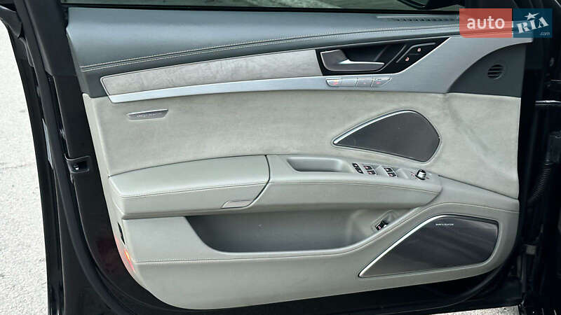 Седан Audi A8 2013 в Запорожье