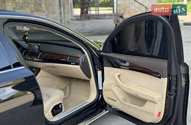 Седан Audi A8 2013 в 