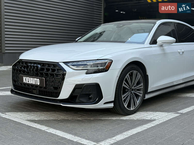 Седан Audi A8 2022 в Києві