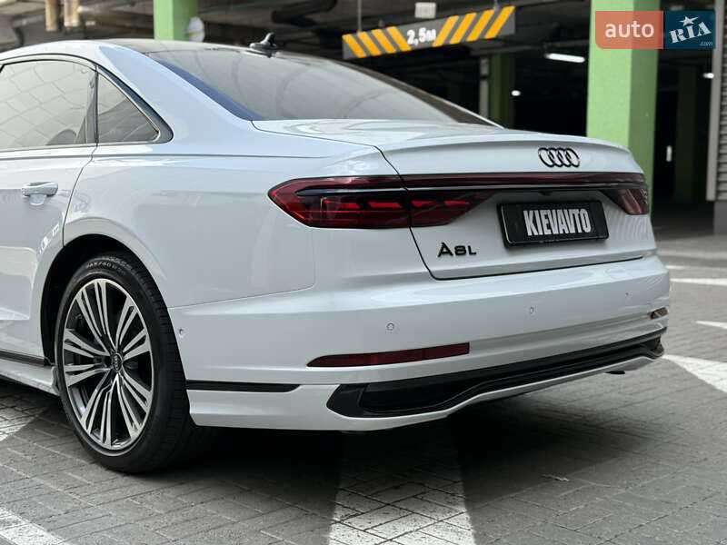 Седан Audi A8 2022 в Києві