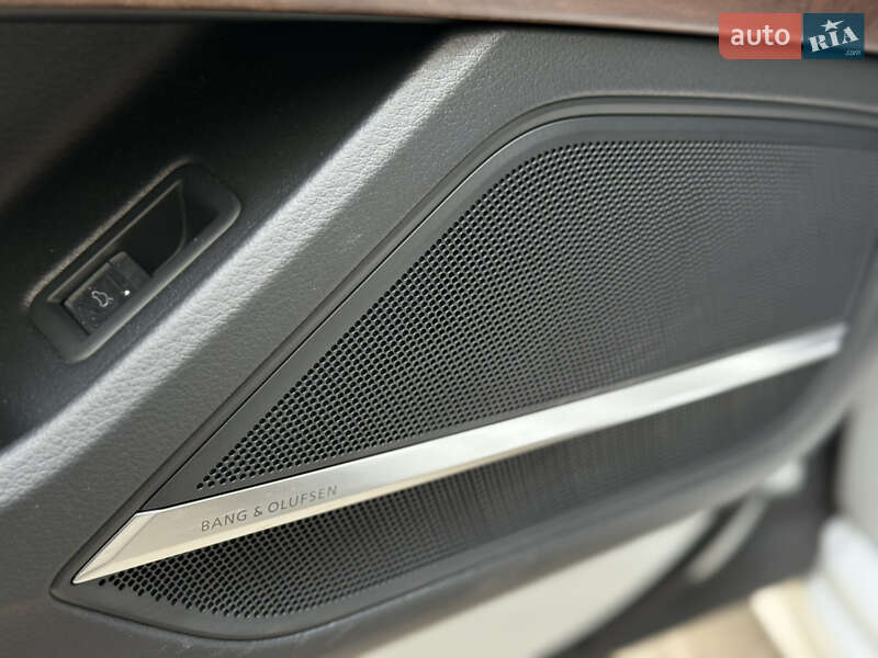 Седан Audi A8 2022 в Києві