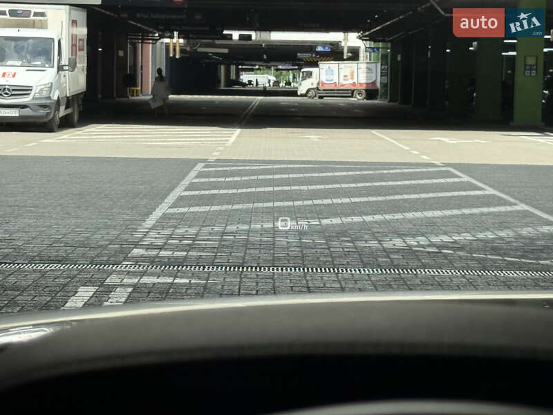 Седан Audi A8 2022 в Києві