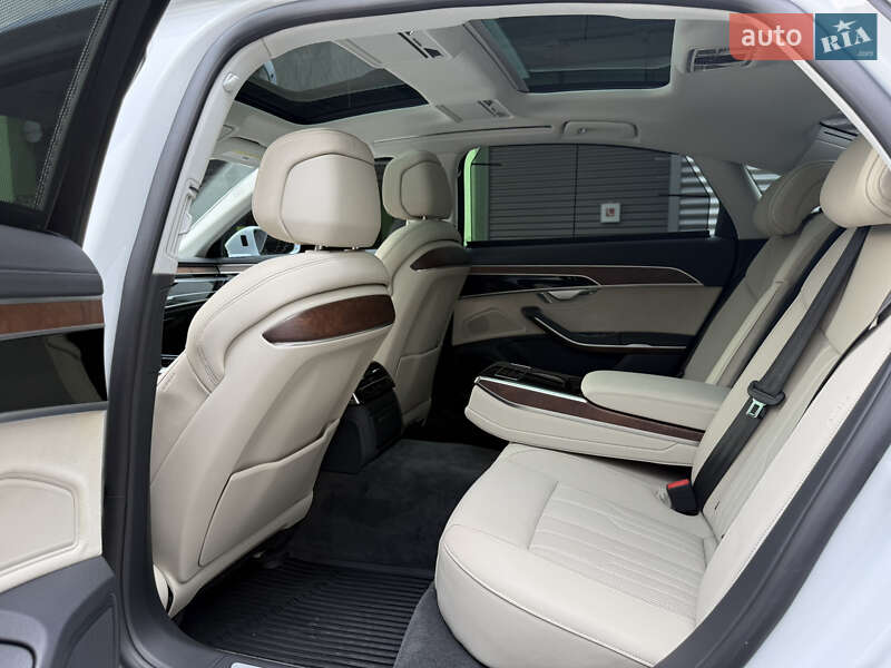 Седан Audi A8 2022 в Києві
