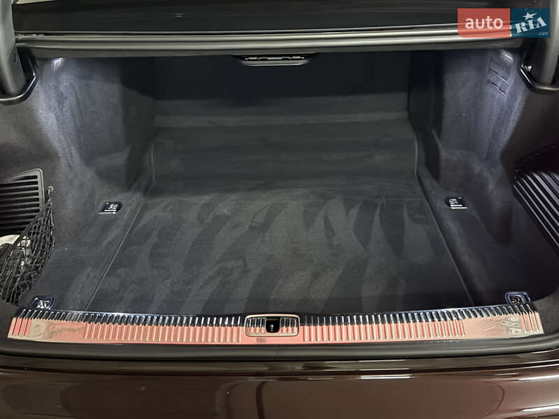 Седан Audi A8 2018 в Києві