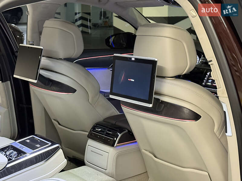 Седан Audi A8 2018 в Києві
