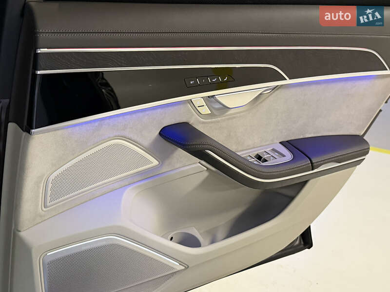 Седан Audi A8 2018 в Києві