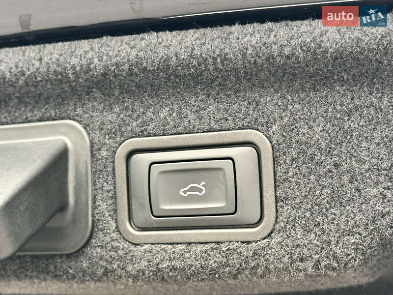 Седан Audi A8 2013 в Киеве