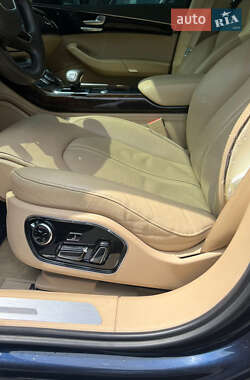 Седан Audi A8 2011 в 
