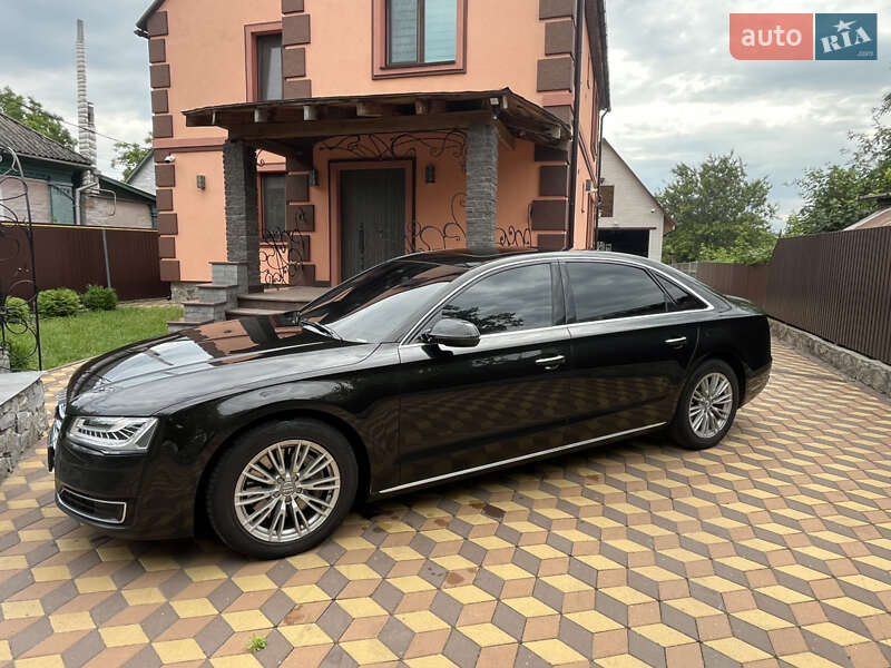 Седан Audi A8 2017 в Гребенке