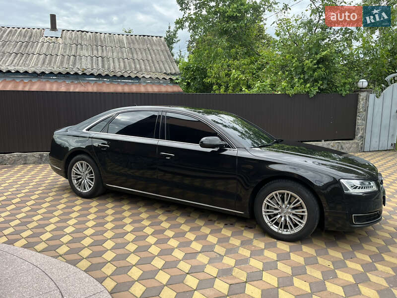 Седан Audi A8 2017 в Гребенке