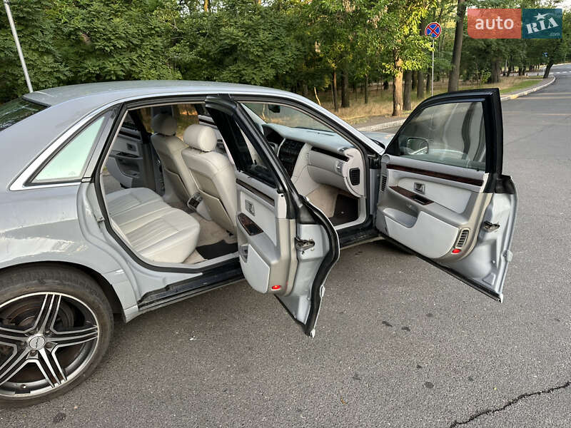 Седан Audi A8 1995 в Одесі