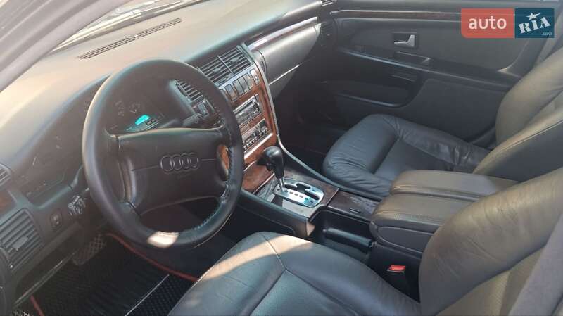 Седан Audi A8 1995 в Славуте
