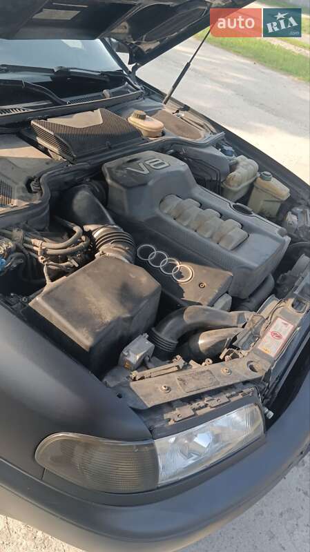 Седан Audi A8 1995 в Славуте