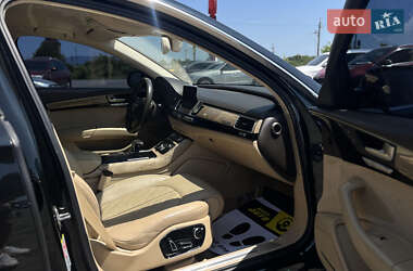 Седан Audi A8 2011 в 