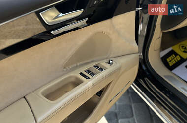 Седан Audi A8 2011 в 