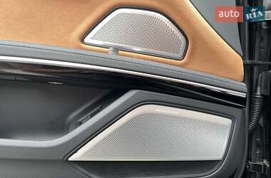 Седан Audi A8 2022 в 