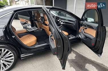 Седан Audi A8 2022 в 