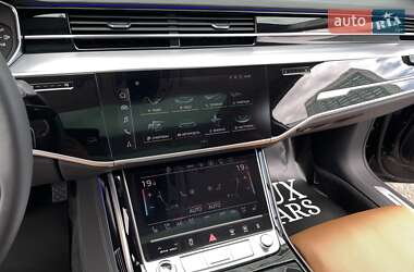 Седан Audi A8 2022 в 