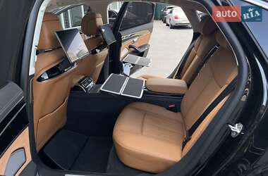 Седан Audi A8 2022 в 