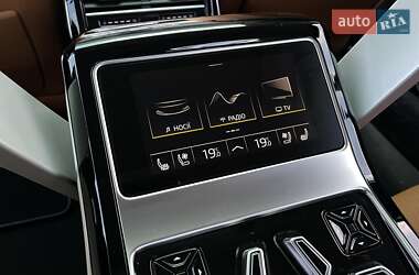 Седан Audi A8 2022 в 