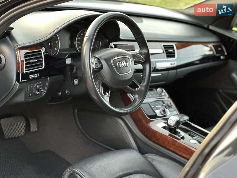 Седан Audi A8 2012 в Камне-Каширском