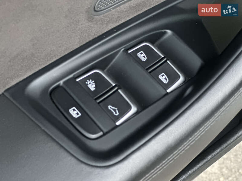 Седан Audi A8 2012 в Камне-Каширском