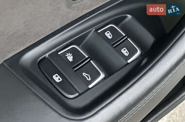 Седан Audi A8 2012 в 