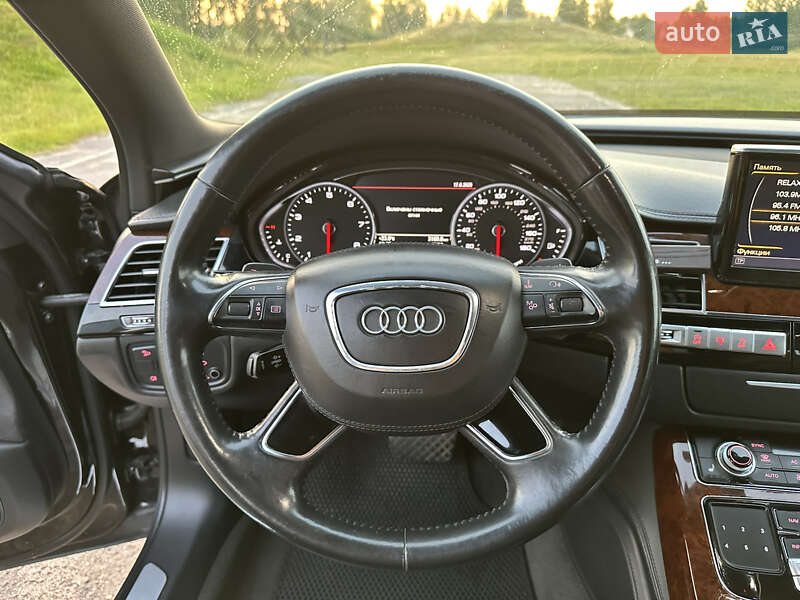 Седан Audi A8 2012 в Камне-Каширском