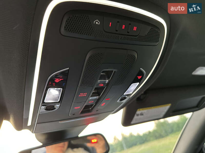Седан Audi A8 2012 в Камне-Каширском