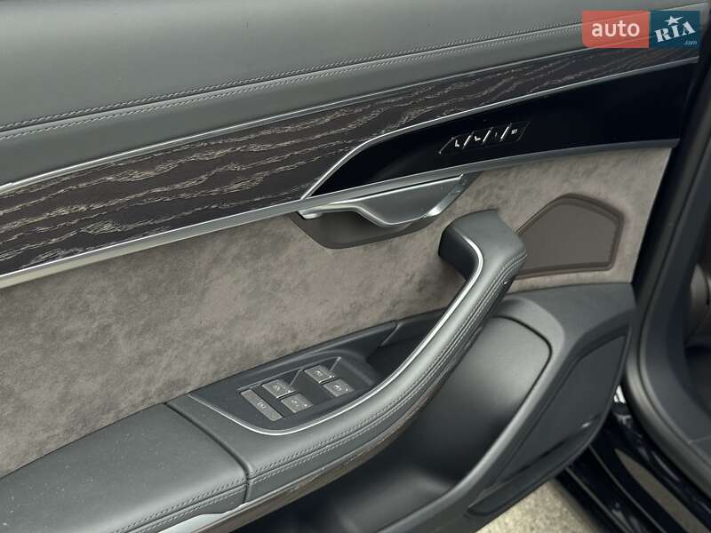 Седан Audi A8 2021 в Киеве