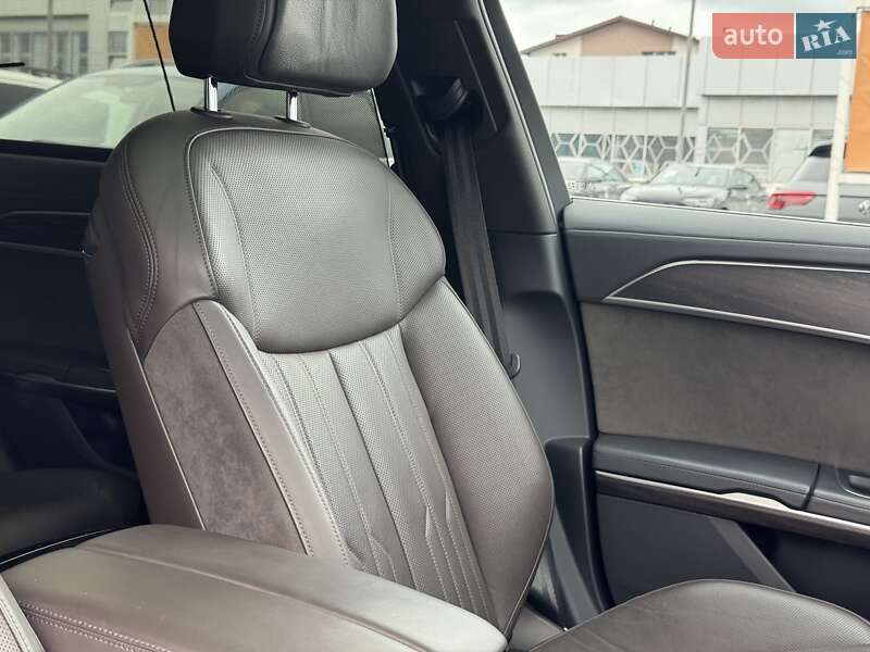Седан Audi A8 2021 в Киеве