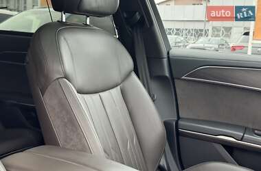Седан Audi A8 2021 в 