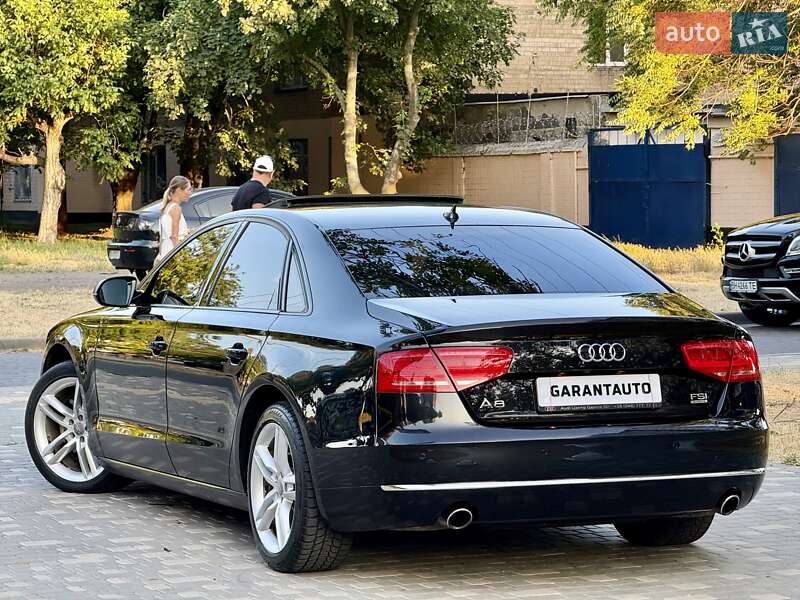 Седан Audi A8 2010 в Одесі
