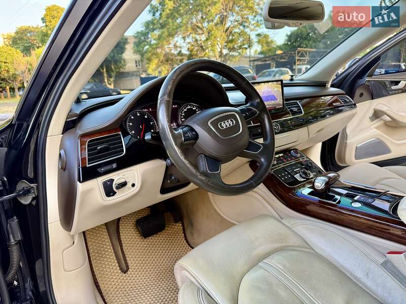 Седан Audi A8 2010 в Одесі