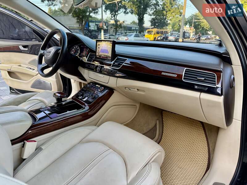 Седан Audi A8 2010 в Одесі