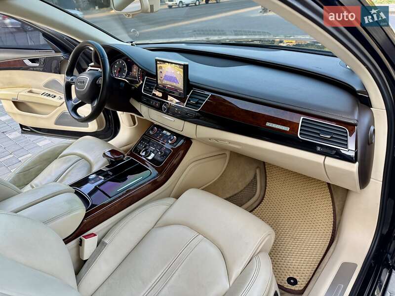 Седан Audi A8 2010 в Одесі