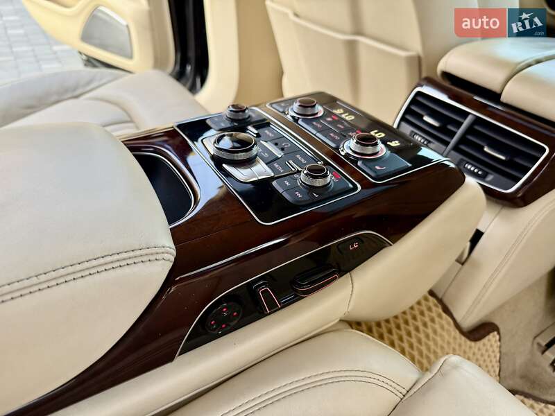 Седан Audi A8 2010 в Одесі