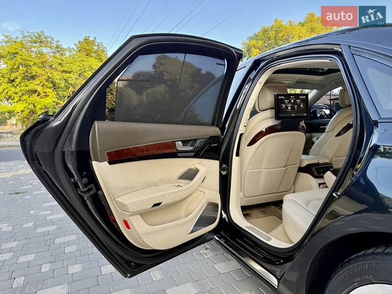 Седан Audi A8 2010 в Одесі