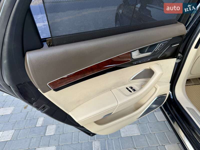 Седан Audi A8 2010 в Одесі